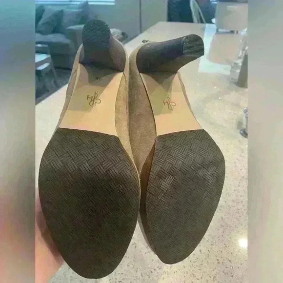 Cole Haan Women Suede Camel Ankle Heeled Booties. Size 9 B - Picture 4 of 7